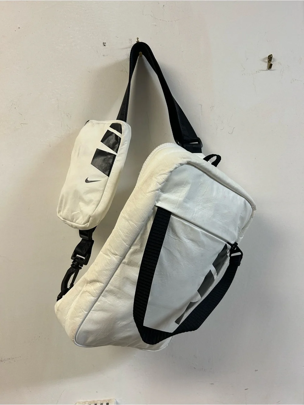 Nike White and Black Sling Crossbody Bag with Small Pouch